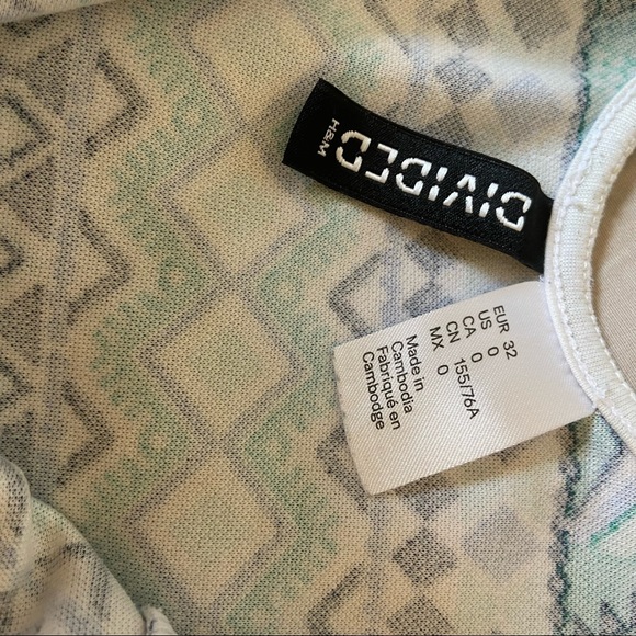 EUC Divided by H&M Geometric Print Fit Flare Sleeveless Mini Sundress Size 0 - Picture 4 of 4